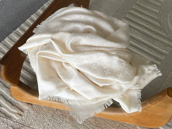 Louis Vuitton Blanc Silk/Wool Monogram Classic Shawl | BNIB