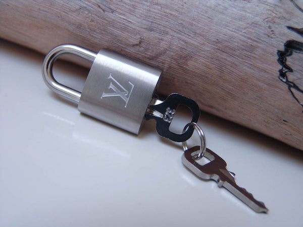 Louis Vuitton Gold/Brass, Metal LV' logo padlock and key #323 in 2023