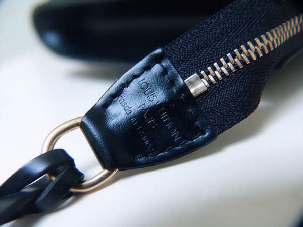 Louis Vuitton Epi Leather Pochette Accessoires in Kouril Black