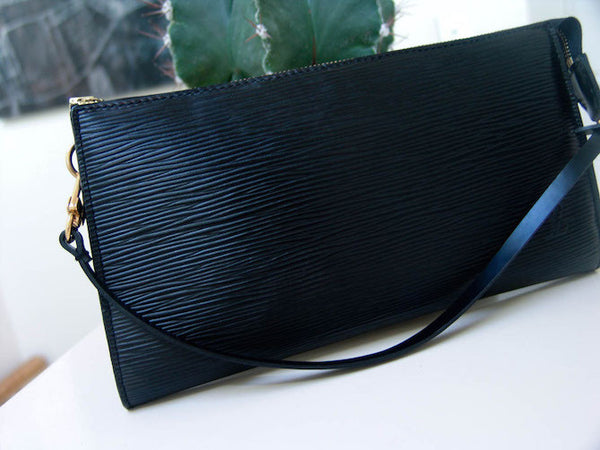 Louis Vuitton Epi Leather Pochette Accessoires in Kouril Black