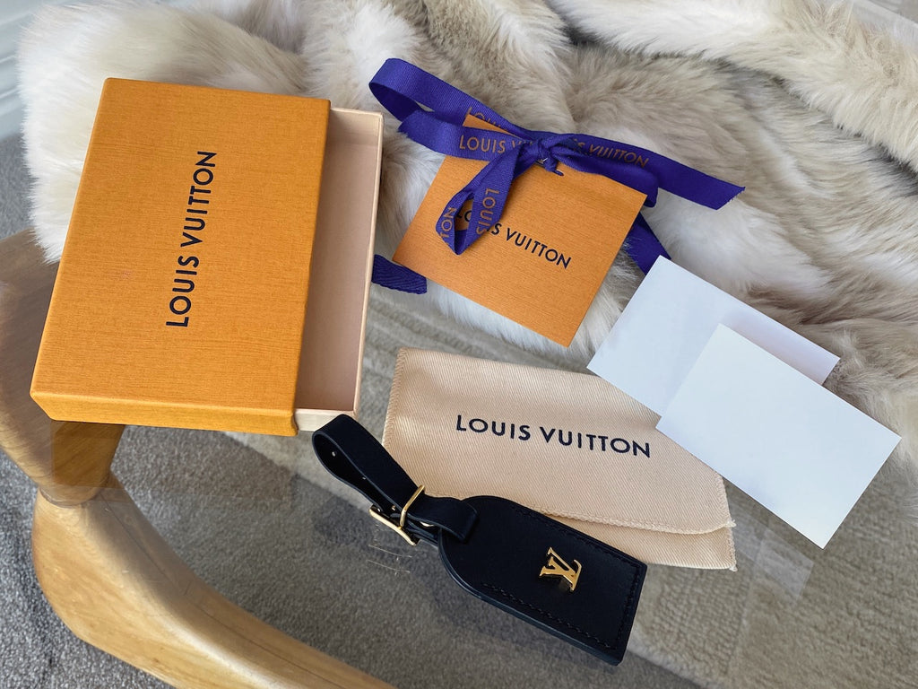 Authentic louis vuitton scarf box with ribbon included