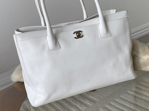 Chanel Pearl White Grained Calfskin Large Cerf Tote