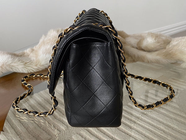 Chanel Black Lambskin Jumbo Classic Double Flap GHW