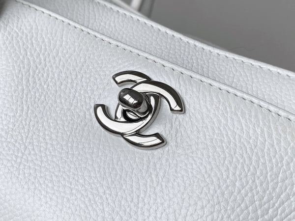 Chanel Pearl White Grained Calfskin Large Cerf Tote