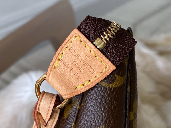 Louis Vuitton Monogram Pochette Accessoires