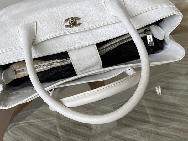 Chanel Pearl White Grained Calfskin Large Cerf Tote