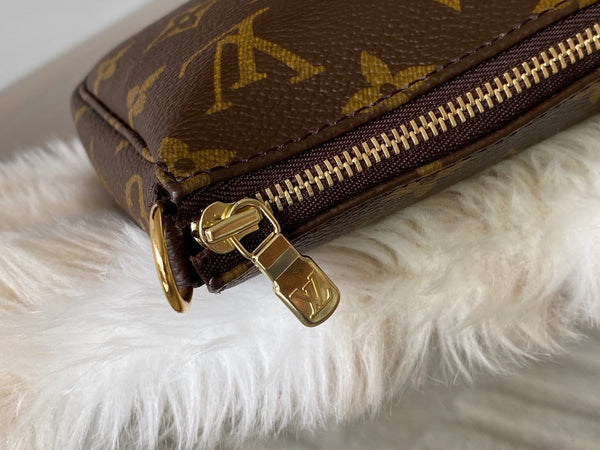 Louis Vuitton Monogram Pochette Accessoires