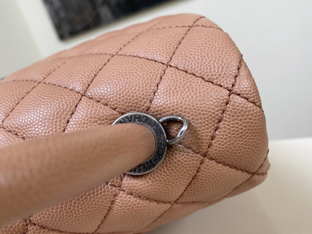 Chanel Medium Coco Handle bag Caramel Caviar