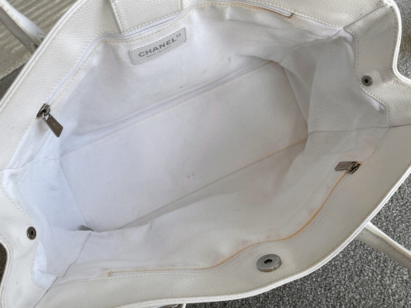 Chanel Pearl White Grained Calfskin Large Cerf Tote