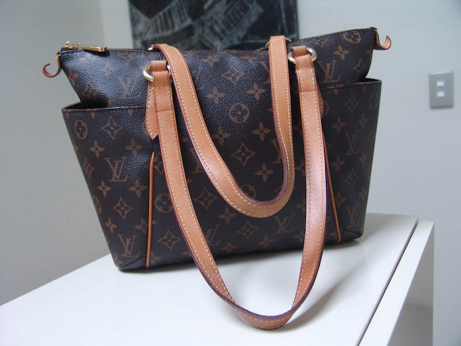 Cozy Neverfull with Zipper? Louis Vuitton Totally
