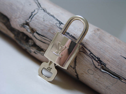 AUTHENTIC Louis Vuitton padlock/ lock and store key 317