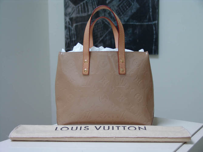 Louis Vuitton Louis Vuitton White Vernis Leather Reade PM Handbag