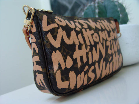 Louis Vuitton Beige Monogram Canvas Limited Edition Graffiti Stephen  Sprouse Pochette Accessoiries Louis Vuitton