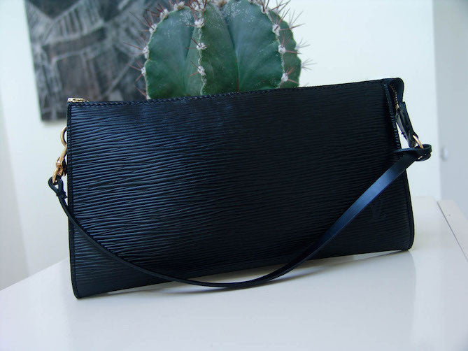 Louis Vuitton Epi Leather Pochette Accessoires in Kouril Black