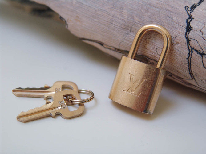 Louis Vuitton Goldtone Metal Luggage Tag Key Holder and Bag Charm