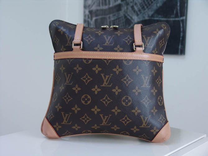 Louis Vuitton Coussin Gm Shoulder
