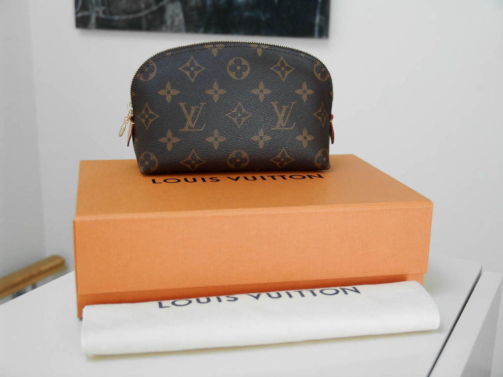 WHAT FITS IN MY LOUIS VUITTON COSMETIC POUCH
