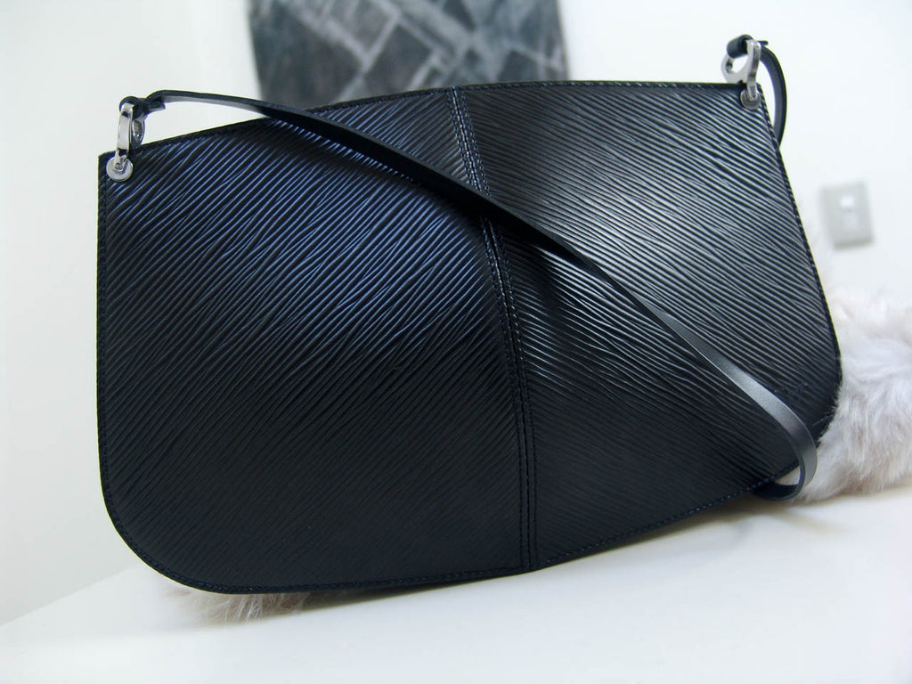 Louis Vuitton Pochette Demi Lune Black Epi Leather Hand Bag