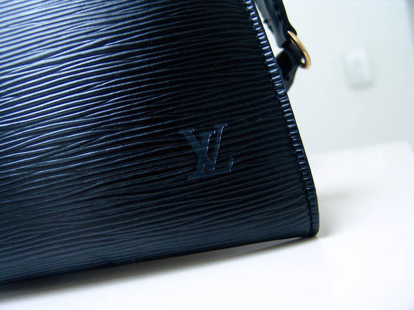 Louis Vuitton Epi Leather Pochette Accessoires in Kouril Black