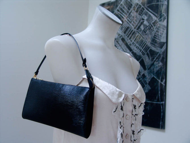 Louis Vuitton Pochette Accessoires Pouch in Black Epi Leather