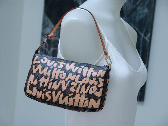 Louis vuitton sales graffiti pochette