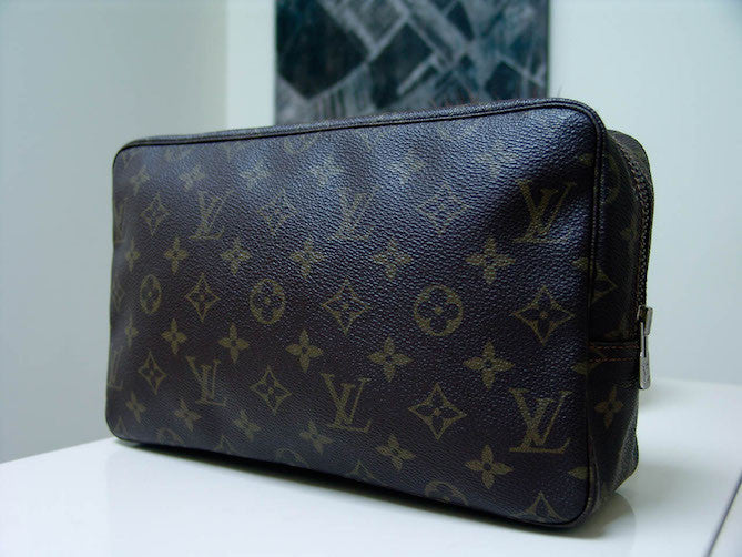 LOUIS VUITTON Monogram Canvas Trousse Toilette 28 Clutch