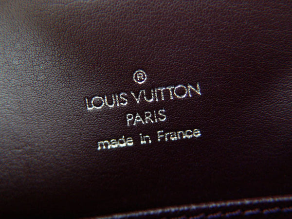 Louis Vuitton Taiga Serviette Khazan 1 Soufflet
