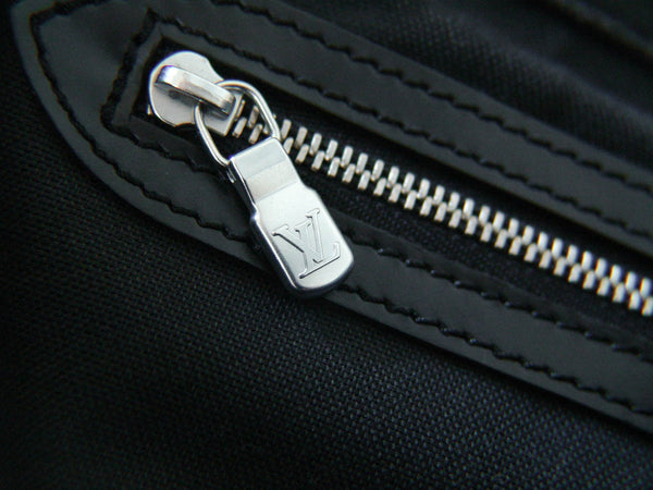 Louis Vuitton Taïga Gris Ardoise Viktor Messenger Bag