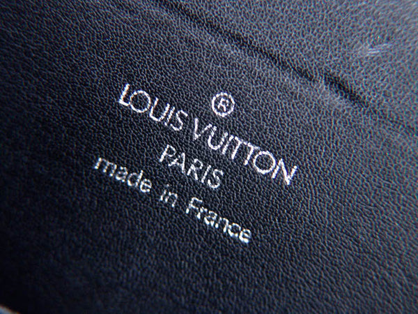 Louis Vuitton Taïga Serviette Tobol 3 Soufflets Gris Ardoise